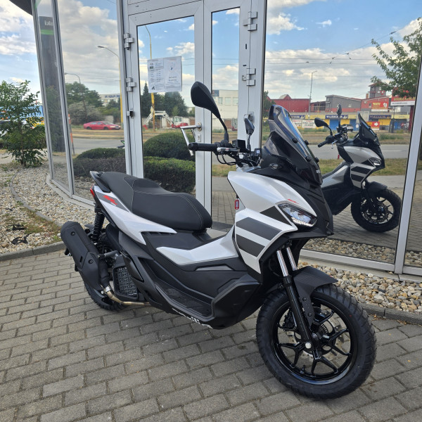 Aprilia SR GT 200 - DEMO