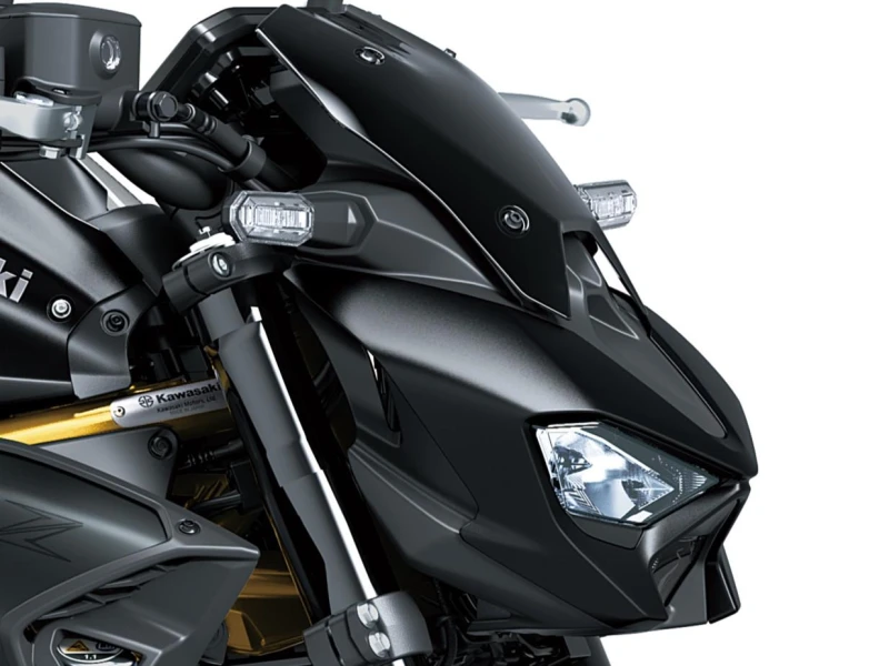 Kompaktné LED svetlomety a ostrá, kompaktná predná časť