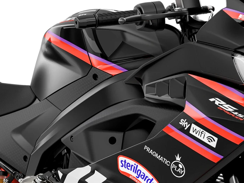 Detaily v čiernom prevedení